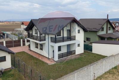 Casă cu 4 camere în Sânpetru