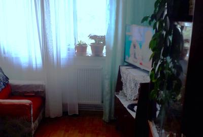 42.500 Euro, apartament 2 camere, semidecomandat, Micro 21.