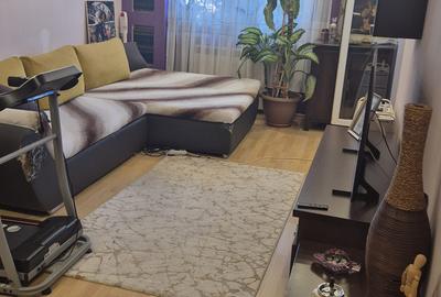 Apartament cu 4 camere decomandat în Rahova