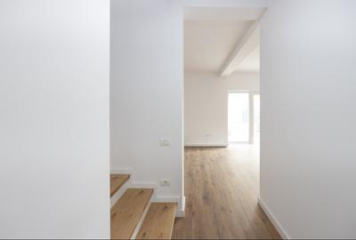 Despartit prin casa scarii! Zona buna! Asfalt! Toate utilitatile! - 7