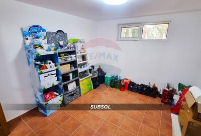 Casă / Vilă de lux cu 2 garaje, 10 camere de vânzare în BAIA MARE - 44
