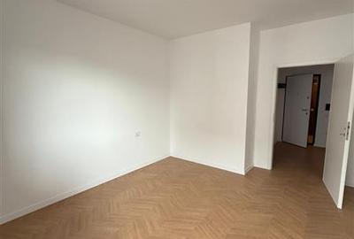 Apartament cu 2 camere decomandat în Tractorul