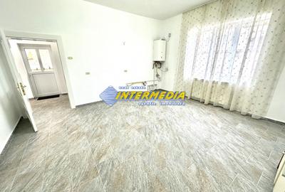 Casa 3 camere in Alba Iulia Zona CENTRU cu 900 mp teren utilitati si la asfalt - 1