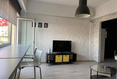 Piata Romana, 2 camere cu vedere superba, terasa deschisa, centrala proprie - 1