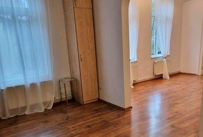 Vanzare apartament trei camere transformate in doua vila Armeneasca - 4