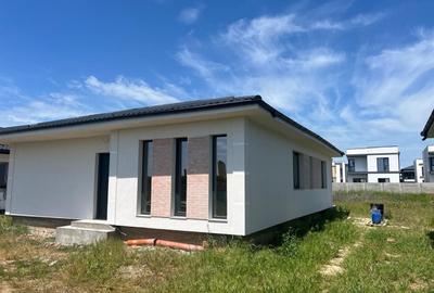 Casa parter Tunari 5 camere curte 500m2, UTILITATI, zona buna - 1