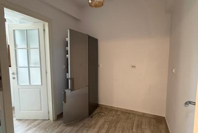 Piata Victoriei -langa Metropolis \ etaj 1 \ nemobilat \ cu centrala proprie - 5