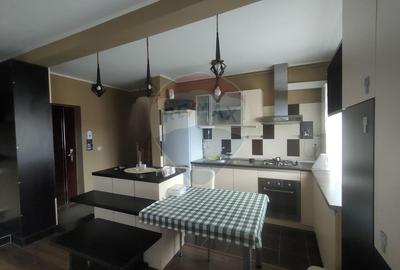 Apartament cu 3 camere de vanzare!