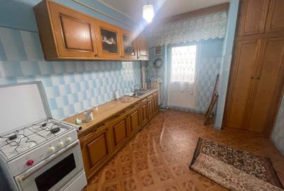 Apartament cu 3 camere decomandat în Cug