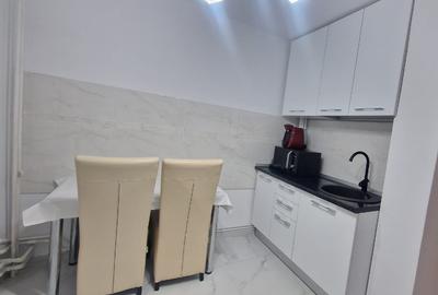 E3, apartament 2 camere decomandat, 2 balcoane, centrala, et 3 - 6