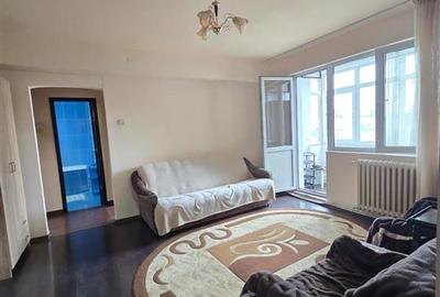 Apartament cu 2 camere semidecomandat în Podu Roș