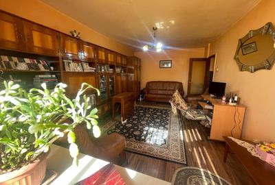 Apartament cu 3 camere decomandat în Păcurari