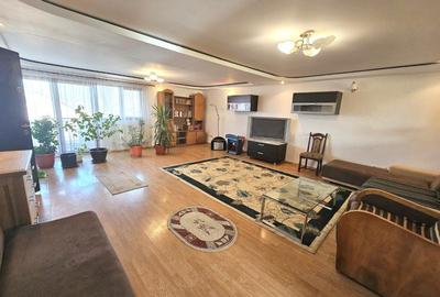 Casă cu 12 camere în Roșu