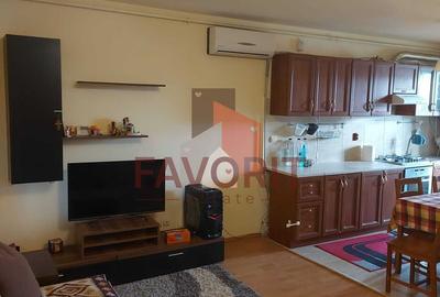 Apartament cu 3 camere semidecomandat, mobilat în Girocului