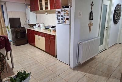 Apartament cu 3 camere decomandat - zona Dacia - 11