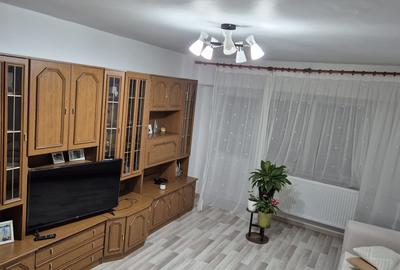 Garsonieră decomandată în Tei