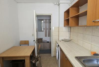 Inchiriez apartament 3 camere,situat pe B-dul Mihai Viteazu, et.3 - 10