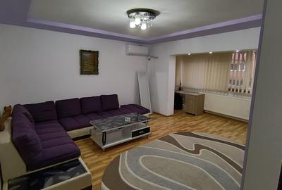 Apartament cu 3 camere decomandat în Spitalul Județean