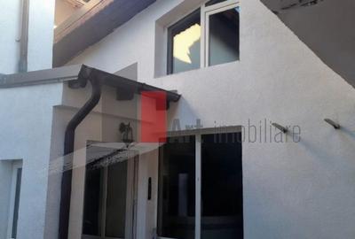 Casă individuală cu 4 camere în Domenii