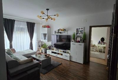 Apartament cu 3 camere decomandat în Buziașului