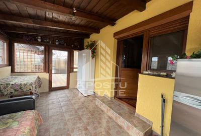 Casa individuala  cu 3 camere , pe parter , curte ,in Giroc - 4