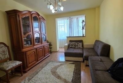 Apartament cu 4 camere semidecomandat în Tătărași