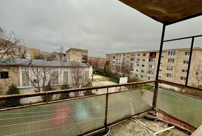 Apartament cu 3 camere decomandat în Astoria