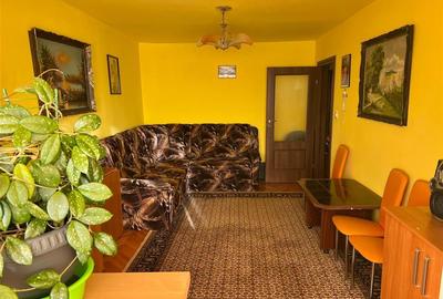 Apartament cu 3 camere decomandat, mobilat în Vasile Aaron