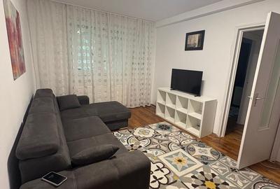 Apartament cu 2 camere semidecomandat, mobilat în Pajura