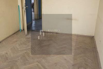 Apartament cu 3 camere semidecomandat în Titan