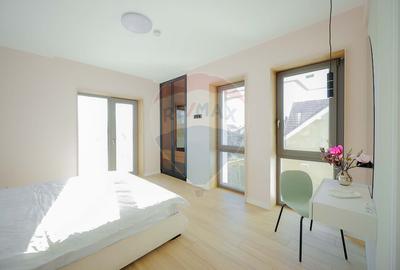 De vânzare Vilă cu 8 camere în Sânmartin, 290 mp util, teren 1100 mp - 32