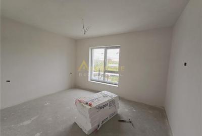 ANSAMBLU REZIDENTIAL- 200 m de STV- 4 camere - 2 bai - beci - 5