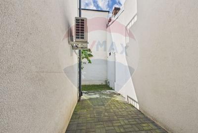 Apartament la parter ce are curte proprie ,  2 camere in Bloc nou - 24