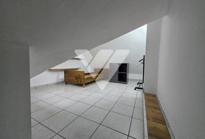 Apartament tip mansarda 3 camere de vanzare Zona Strand - 11