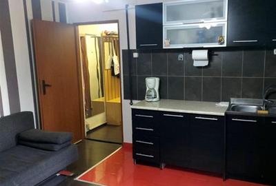 Apartament cu 3 camere semidecomandat în Dâmbovița