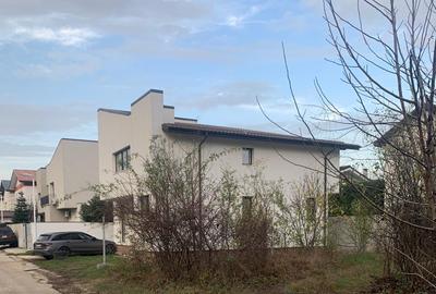 Casă individuală cu 4 camere în Pipera