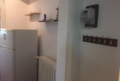 2C/ GARSONIERA DUBLA MODERNA 1/7 stradal Magheru VEDERE SPATE: CURTEA BLOCULUI - 9