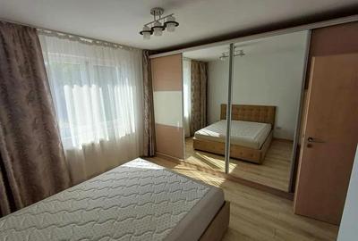 Apartament cu 2 camere decomandat, mobilat în Tractorul