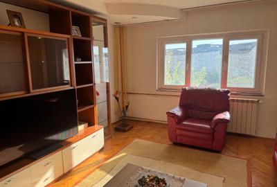 Apartament cu 3 camere decomandat în Nerva Traian