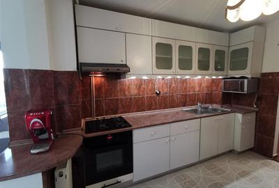 Apartament cu 3 camere decomandat, mobilat în Central