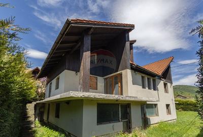 Casă / Vilă cu 8 camere / 7 bai de vânzare, Moieciu de Jos - 1