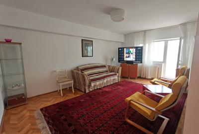 Apartament cu 3 camere decomandat, mobilat în P-ța Unirii