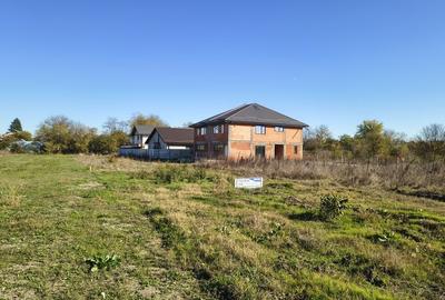 De vanzare teren 1200mp, 1 Decembrie - 2