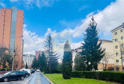 Apartament cu 3 camere decomandat, mobilat în Central