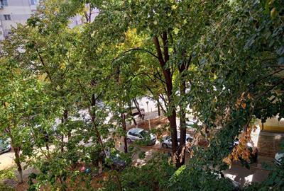 Apartament cu 2 camere semidecomandat în Obor