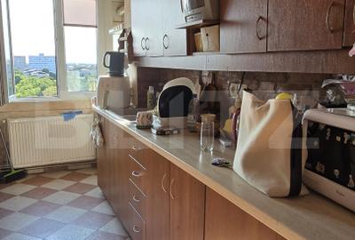 Apartament cu 3 camere decomandat, mobilat în Micro 14