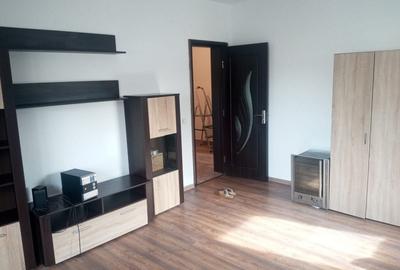 Vânzare apartament 2 camere -Tractorul | Parcare | Luminos - 1