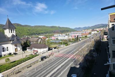 Apartament cu 2 camere de vânzare în zona 1 Mai - 3