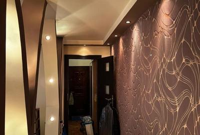 Apartament cu 3 camere , str. Bozieni - 24