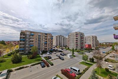 Apartament cu 2 camere decomandat, mobilat în Tractorul